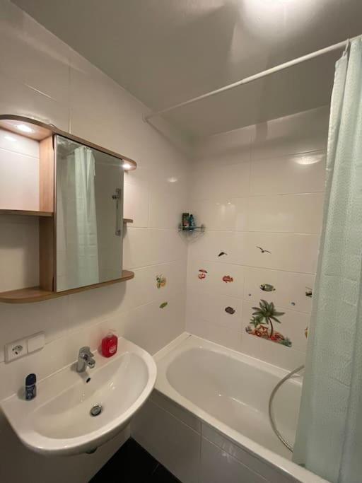 Modern And Comfortable Next To Mainstation Apartament Viena