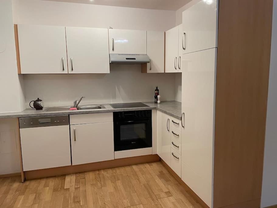 Modern And Comfortable Next To Mainstation Apartament *